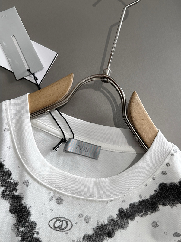 ブランドTシャツ側面デザイン